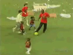 不让小孩踢球的后果,不让孩子踢球孩子发飙