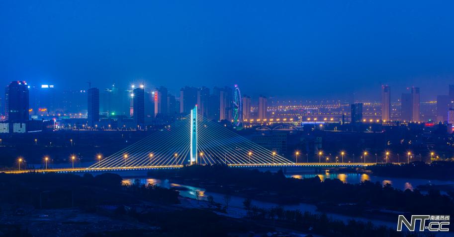 鏂板崕鏃ユ姤鑱氱劍,鏂板崕鏃ユ姤澶寸増鑱氱劍