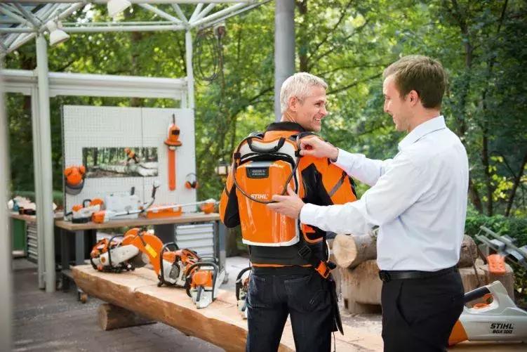 园林行业足球邀请赛冠名赞助商斯蒂尔总经理王兆刚：球场上的我们