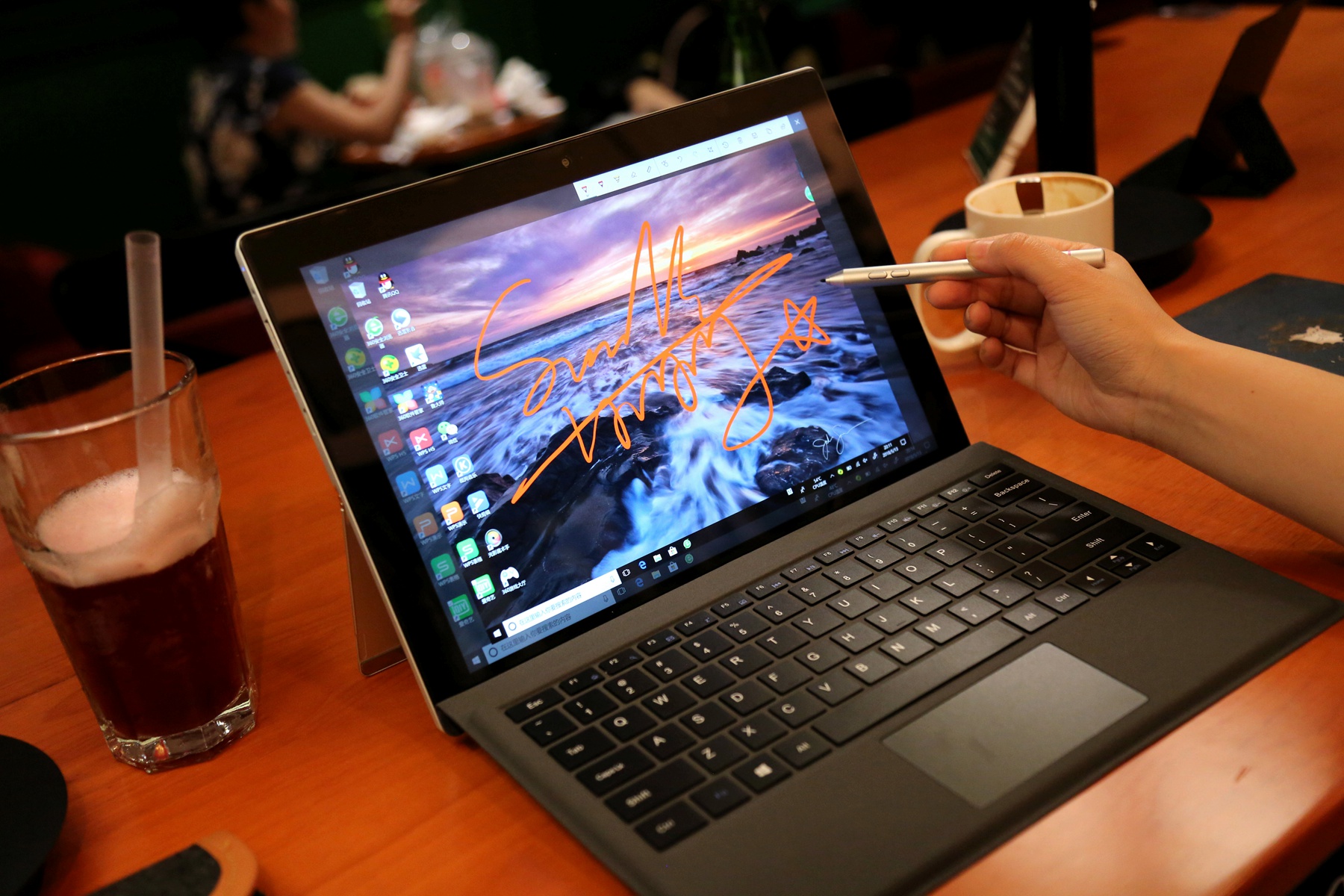 voyoi7plus二合一平板电脑,轻薄便携兼具性能笔记本5000