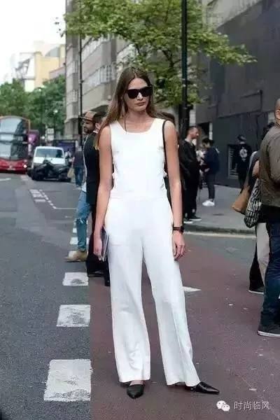 这个春夏时髦精都在穿这三种元素,夏日穿搭胖胖的中性风裤子