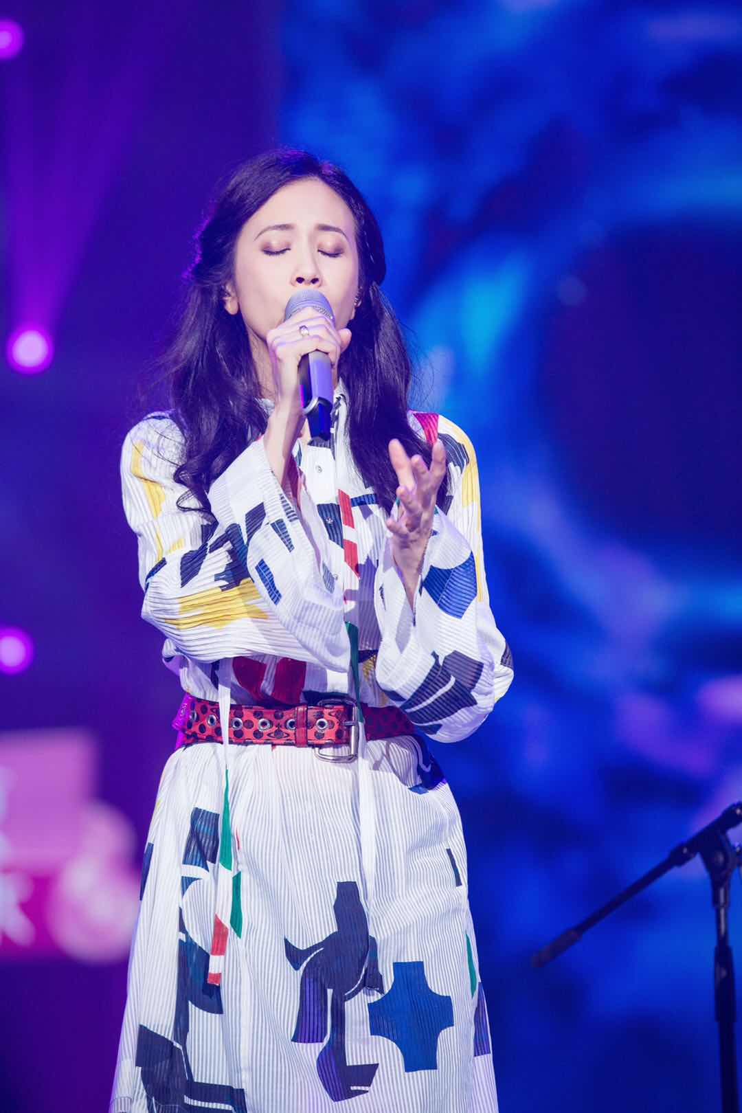 选择题莫文蔚现场,莫文蔚唱选择题