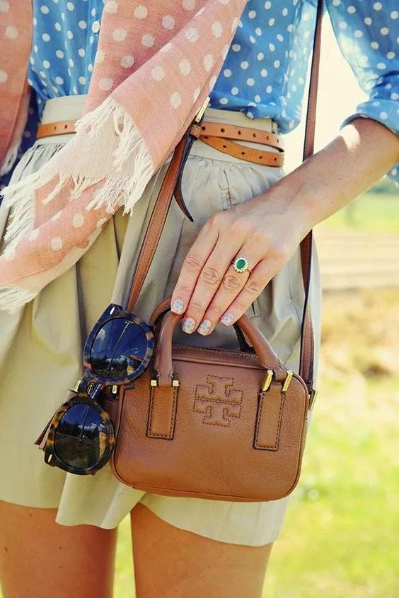 流行什么款式的包包又实用,今年流行大包包还是小包包