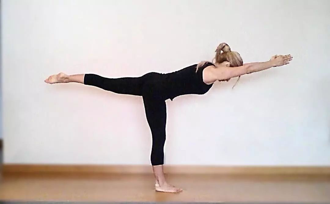 床上瘦腿动作大腿和小腿,瘦腿大腿前突小腿后突