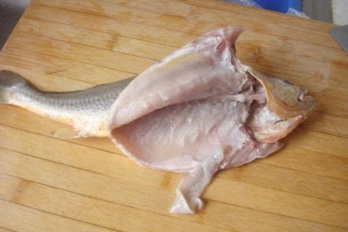 红烧鱼这样做鲜嫩入味简单又好吃,红烧鱼怎样做才能又嫩又鲜又好吃