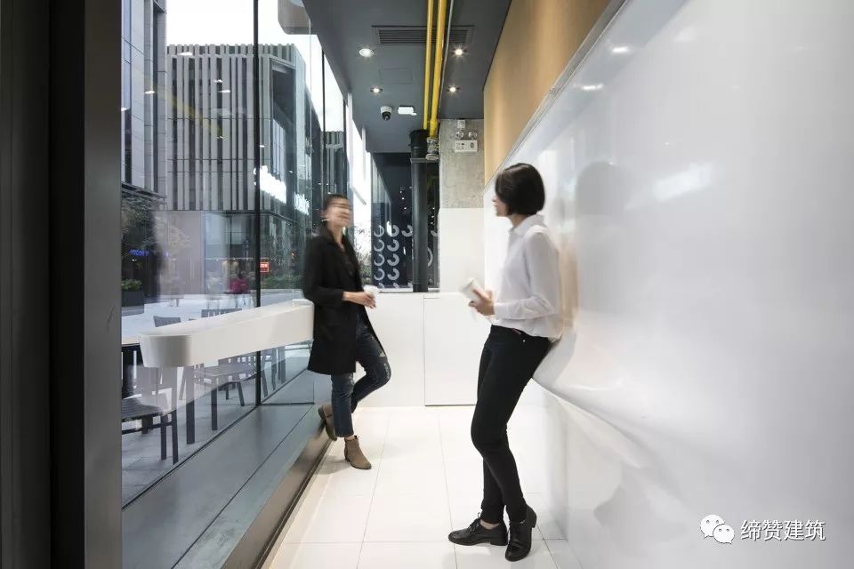 「佳作鉴赏」21Cake首家线*体下**验店-上海复兴SOHO店