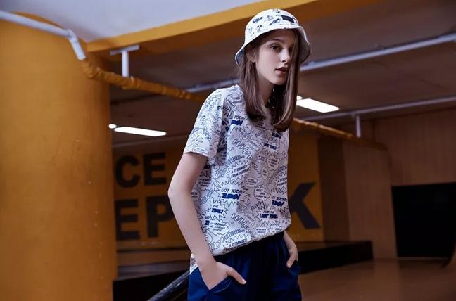 以后装逼就说我穿李宁的时候，你还在穿阿迪耐克