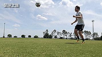 如何侧身接长传球,边后卫接球要领和处理球要领