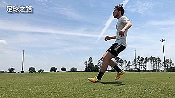 如何侧身接长传球,边后卫接球要领和处理球要领