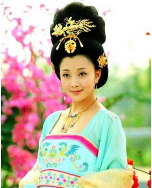 唐玄宗抢了杨玉环后李瑁怎么办,杨玉环嫁给李瑁时没见过父皇吗