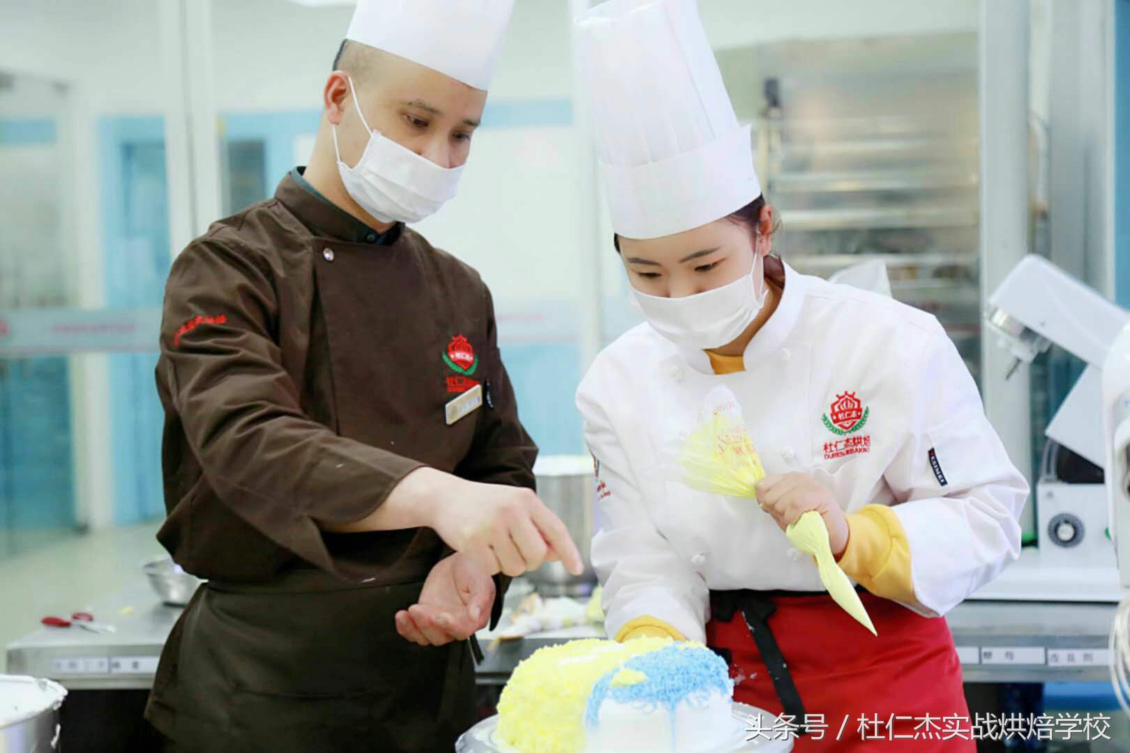 西点烘焙师工资一般多少钱,中级西点师一般月薪多少钱