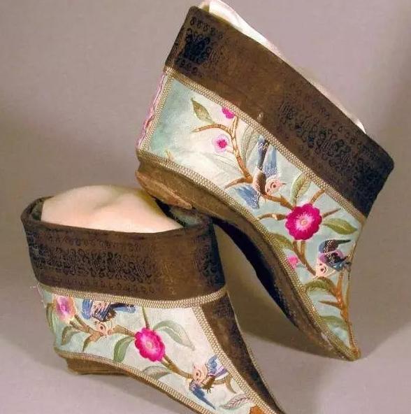 三寸金莲是怎样来的,三寸金莲有什么来历