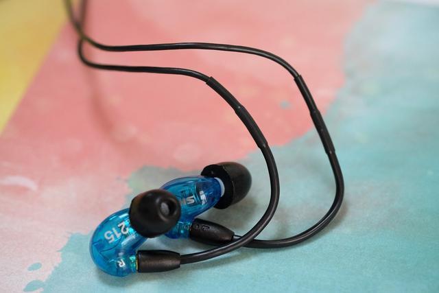 舒尔se215沙沙沙声音,舒尔se215新款老款评测