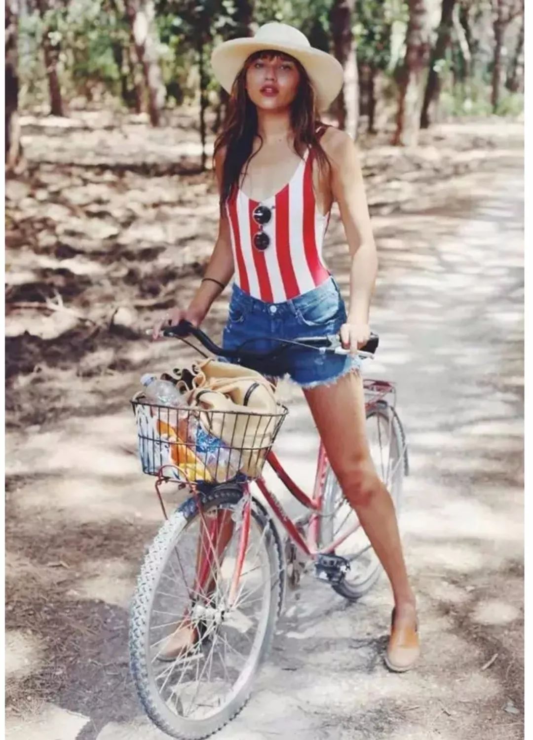 平价泳衣大方高贵,泳衣好穿又好看