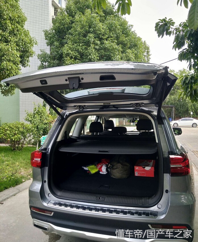 荣威rx8气场怎么样,荣威rx8七座版大红色