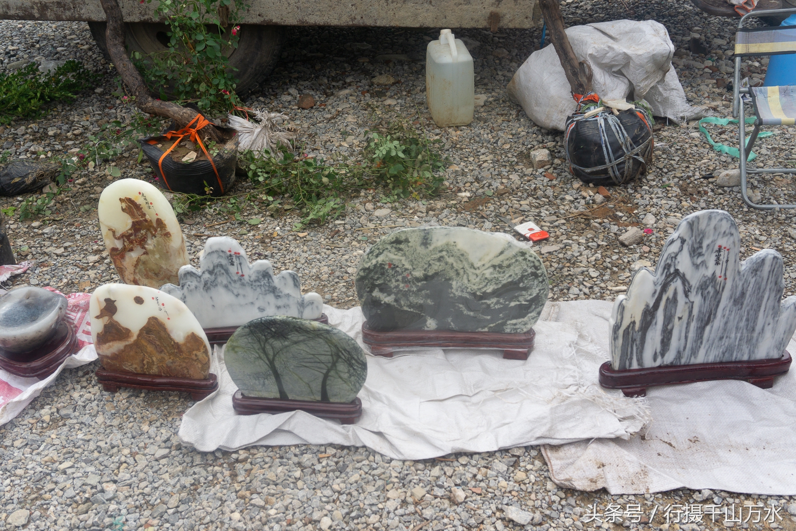 农村常见的树根摆件,农村树根制作工艺品