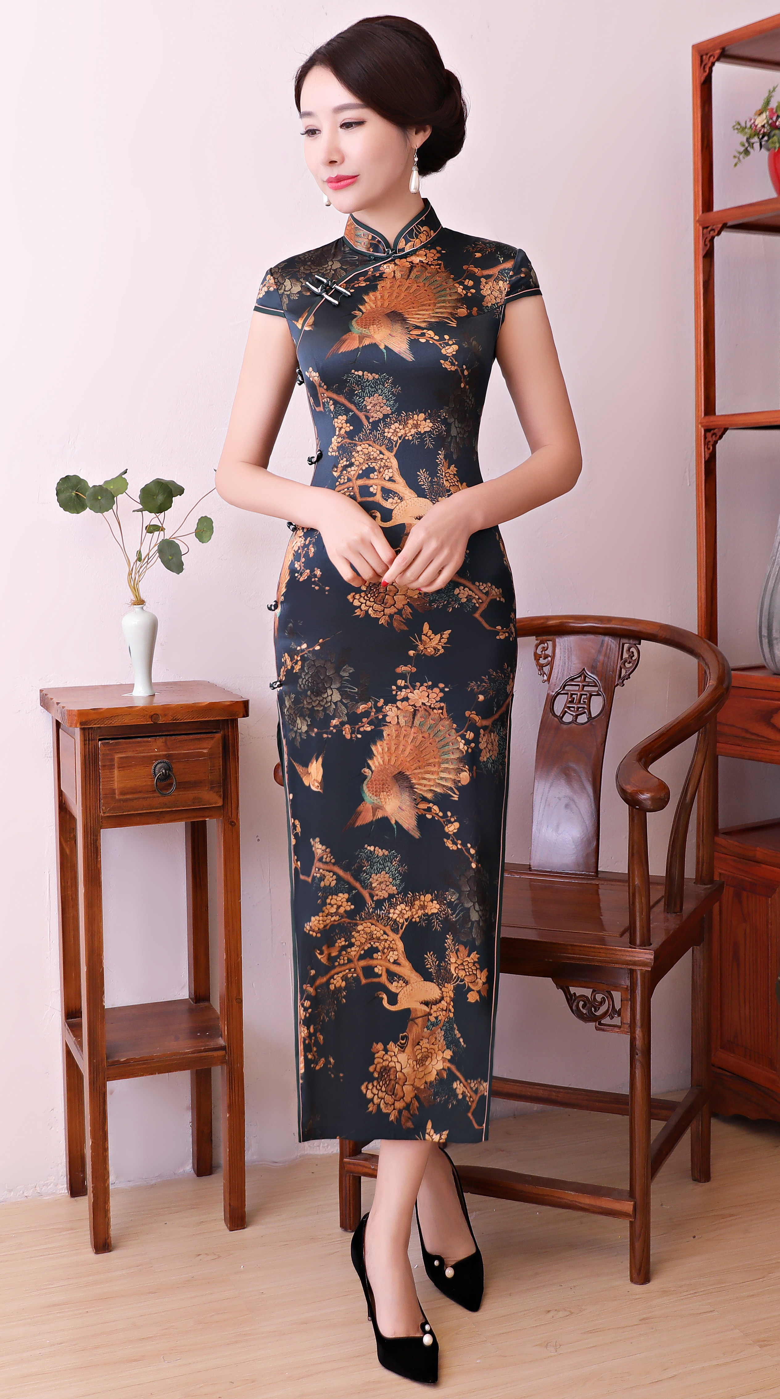 开叉真丝闪光长款旗袍,女人穿上旗袍感觉特别美的句子