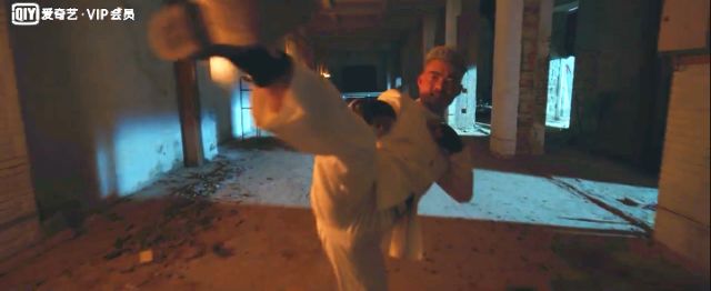 吴京战狼旋风腿,吴京特种兵旋风腿