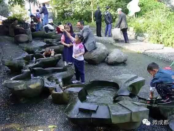 成都天府广场伟人雕塑,成都冷知识分享