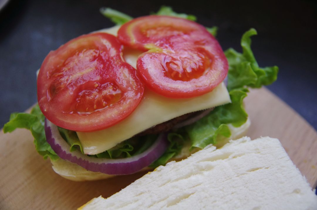 香港女孩卖包子一个70块，照样有人愿意花40分钟排队买，凭什么？