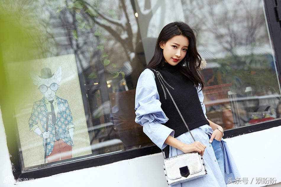 两人同演《大猫儿追爱记》，一人嫁入明星世家，她却冲进了好莱坞