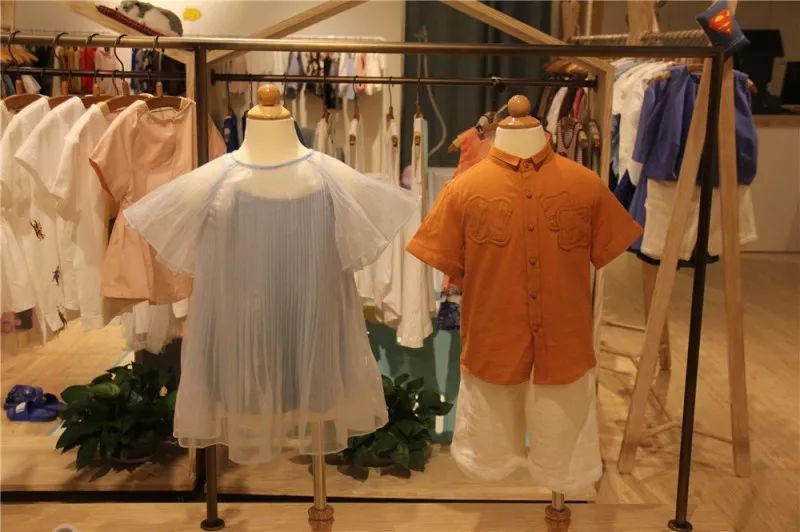 灭霸来了一个响指,灭霸一个响指灭了所有的英雄