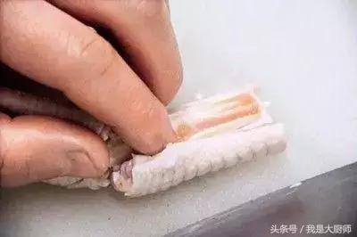 如何去鸡爪鸡骨最简单,大厨秘制凤爪做法