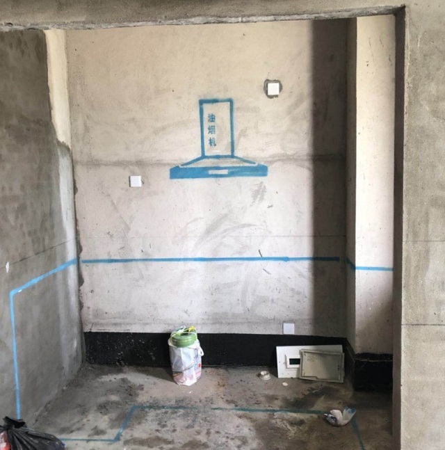 灶台离玻璃门太近玻璃会爆炸,灶台太靠近油烟机