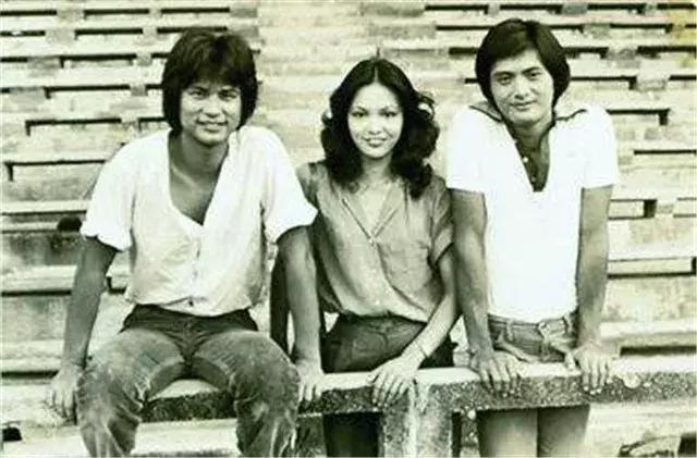 三人同为“达华”，一位已去世，一个背景深厚，第三个是知名奸角