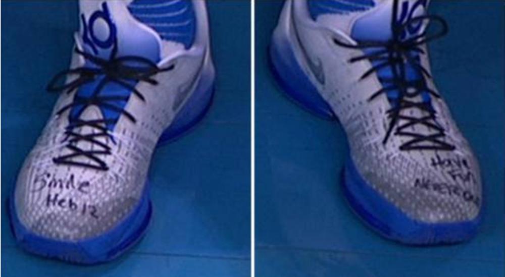 NBA球星都会在鞋子上写啥？詹皇写家人名字，库里提示自己可以X天