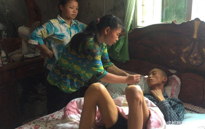 男子喝下百草枯母亲绝望放弃治疗,宜宾19岁少年喝百草枯事件