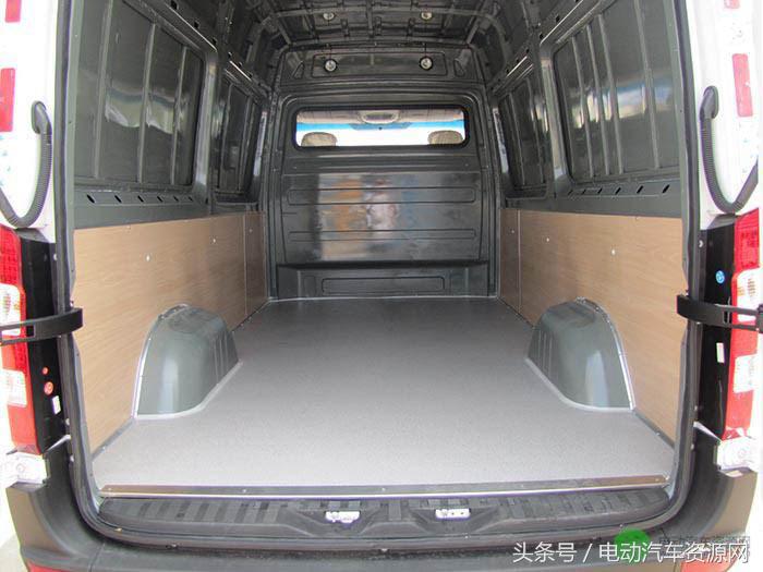 月租4200元首付3万舒驰YTK5040XXYEV2助力同城物流