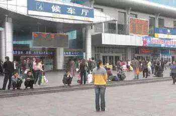 「长文」女性遇到*狼色**，应该喊“抓流氓”还是“抓人贩子”？