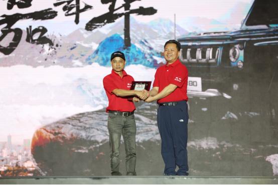 bj402018款plus2.3t尊享版,北汽越野bj40升级版报价