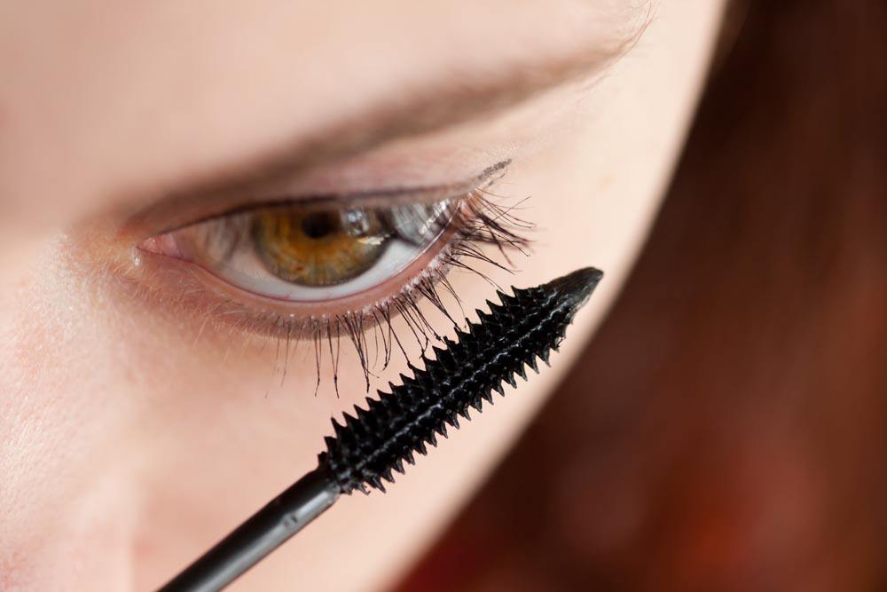 上妆前用隔离霜还是妆前乳,妆前乳和隔离妆容的区别