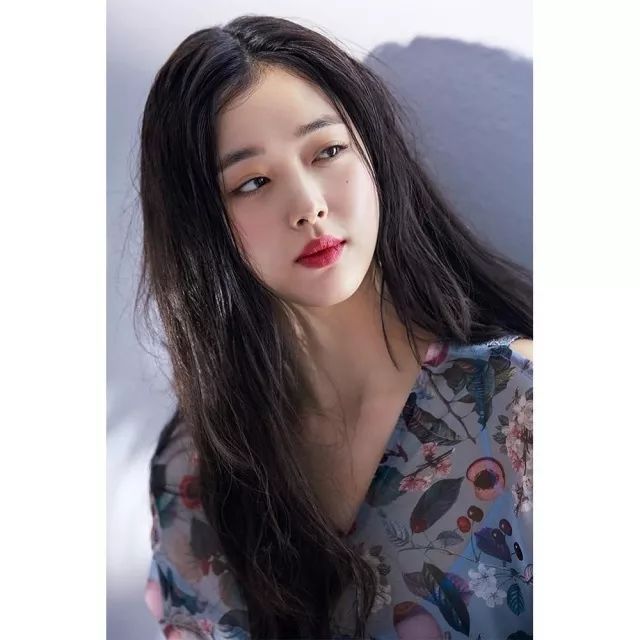 雅诗兰黛口红对比ysl,雅诗兰黛气场全开的口红