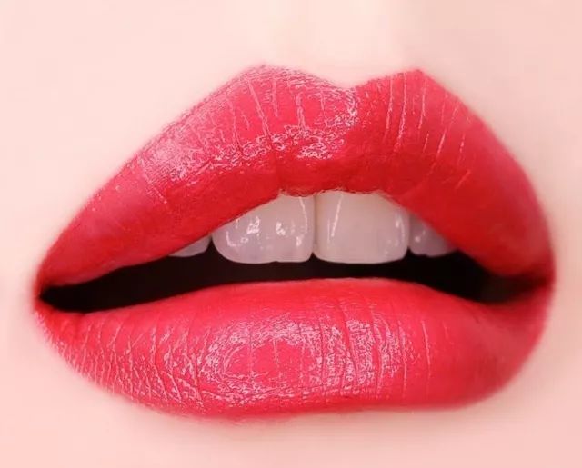 雅诗兰黛口红对比ysl,雅诗兰黛气场全开的口红