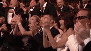 为什么电影院的座椅都是红色的,电影院座椅是红色的怎么回事