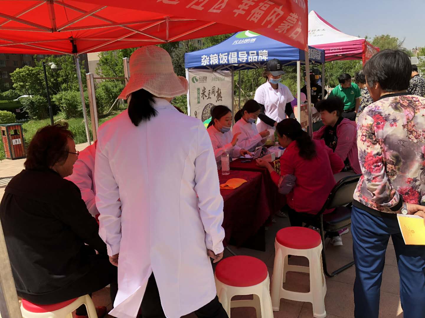 社区邻里节的欢乐故事,邻里关系和睦团结故事