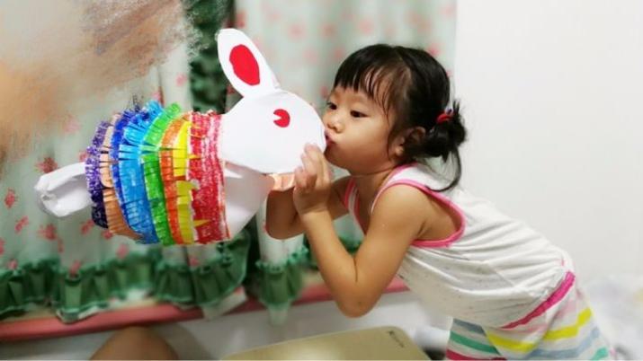 用纸杯和彩色纸做可爱的兔子灯笼,3-6岁少儿手工兔兔灯笼制做过程