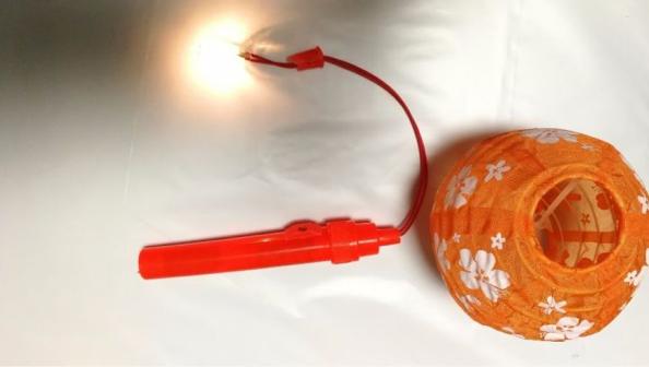 用纸杯和彩色纸做可爱的兔子灯笼,3-6岁少儿手工兔兔灯笼制做过程