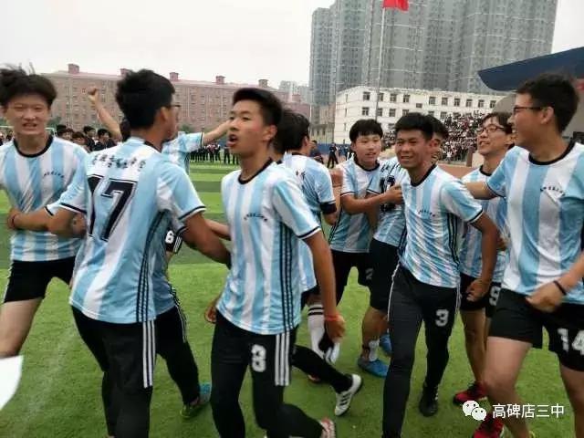 世界杯校园足球展示,青少年足球联赛精彩瞬间