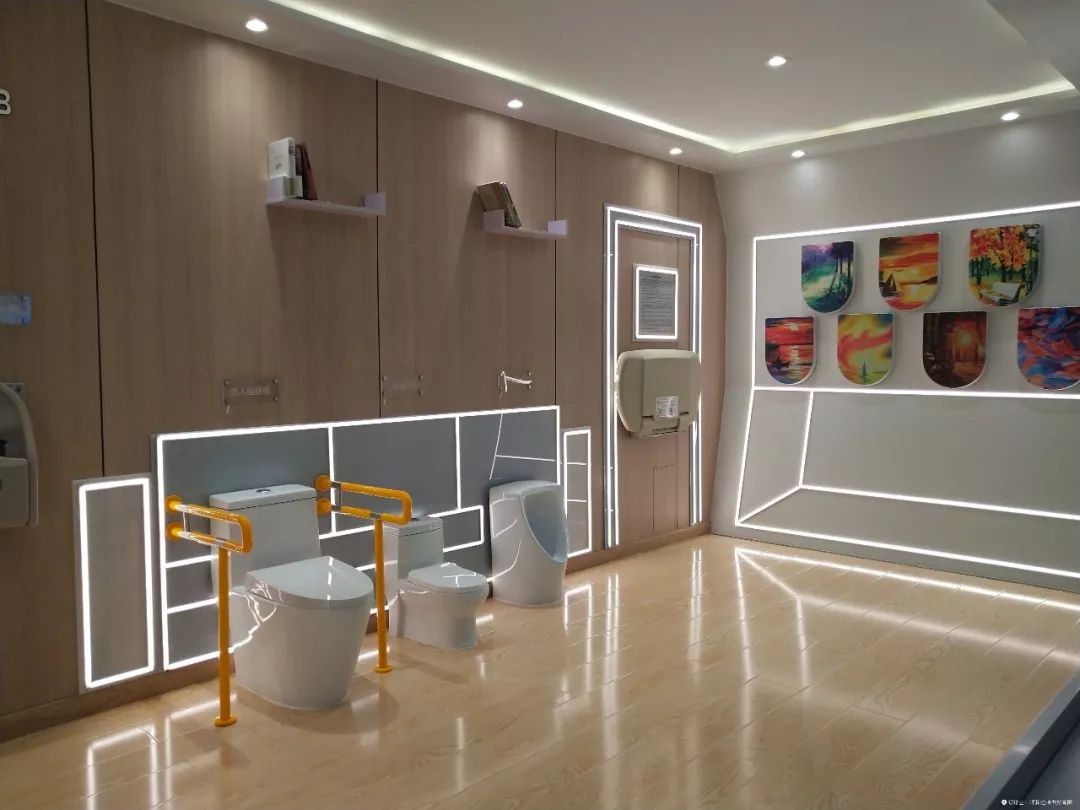 酒吧、超市、展览馆，这么Fashion的青城驿站，你还会认为这只是厕所吗？