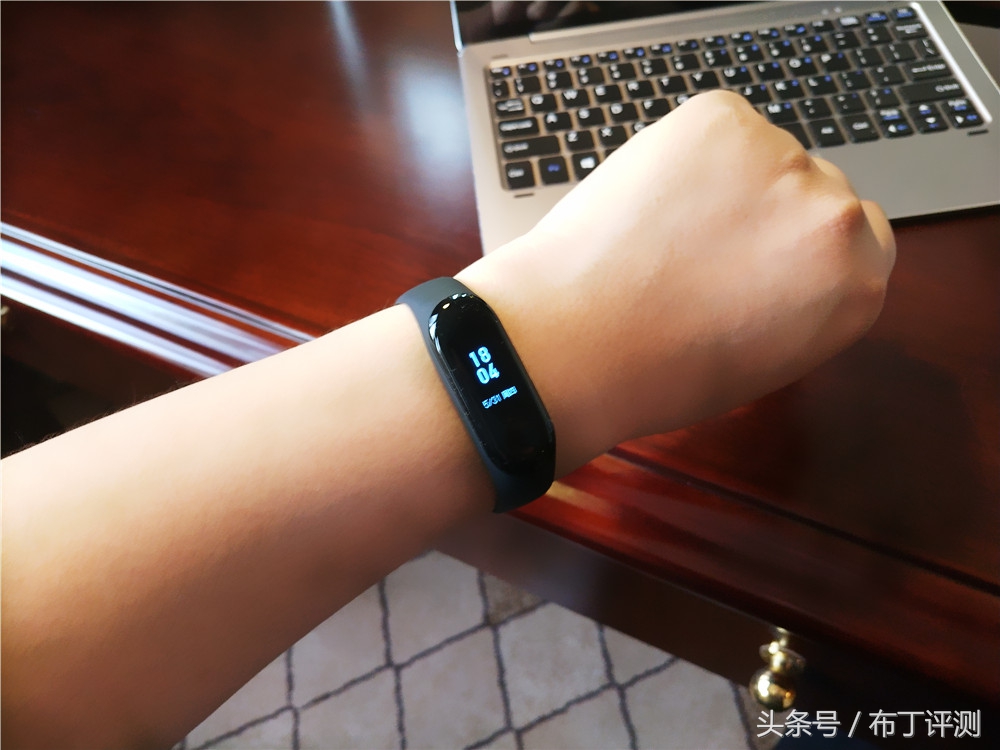 50米游泳防水手环,深度防水游泳智能手环