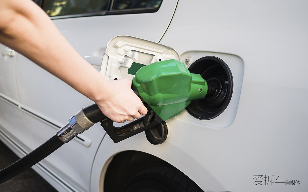 加油站的燃油宝真的有效果吗,加油站里的燃油宝能治理烧机油么