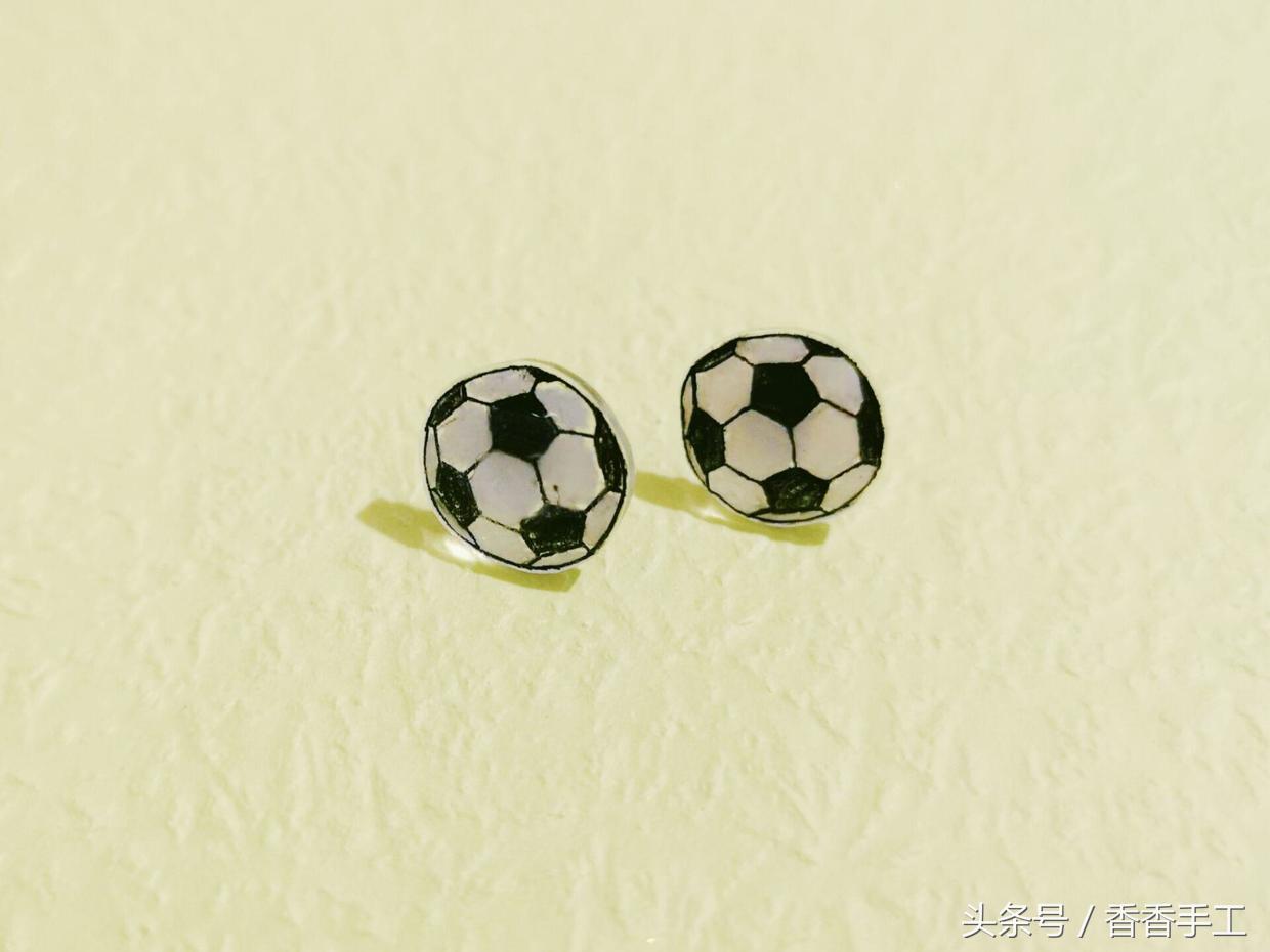 热缩片自制小耳钉,热缩片做耳钉教程手绘