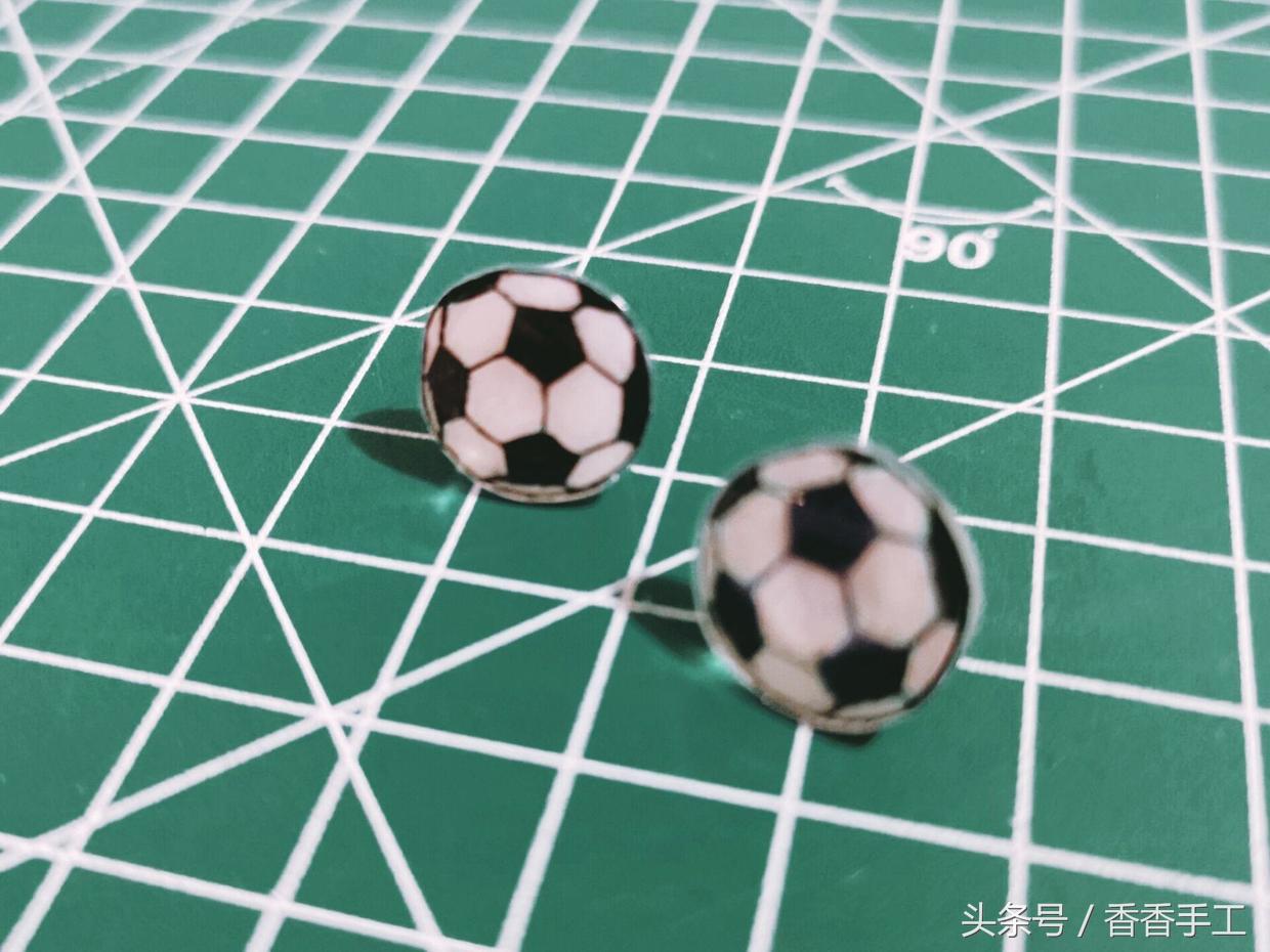 世界杯开始了准备什么,世界杯足球纪念物