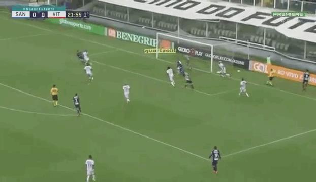 桑托斯内马尔巴甲,18岁妖星上演帽子戏法