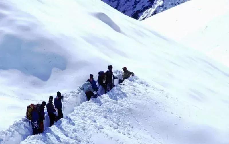 k2和珠峰死亡率,k2和珠峰哪个难爬