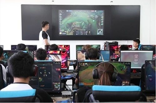 学生玩电子游戏的利与弊,电子游戏是骗人的吗